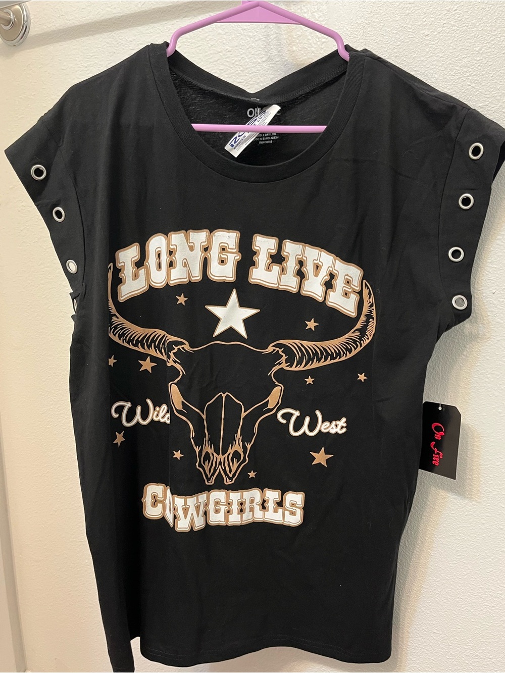 On Fire Black Short-Sleeve 'Long Live Cowgirls' Graphic Tee